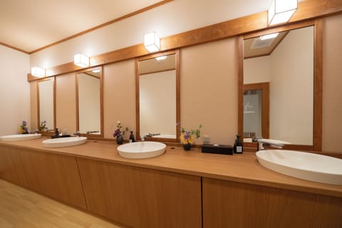 Japanese Style Room, Norikuraso, Non Smoking | Bathroom | Free toiletries, hair dryer, slippers, towels