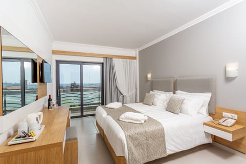 Double Room, 1 Bedroom, Sea View | Premium bedding, free minibar, in-room safe, individually decorated