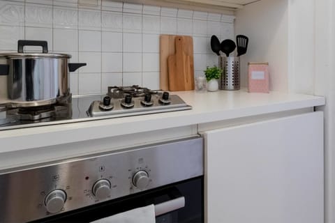 Apartment, 2 Bedrooms | Private kitchen | Fridge, microwave, oven, stovetop