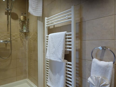 Classic Suite, Ensuite, Garden View | Bathroom