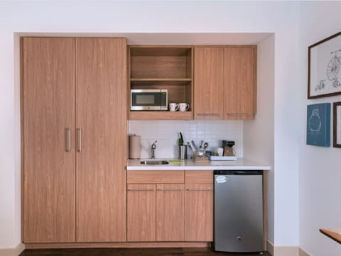 Room, 1 King Bed | Private kitchen | Fridge, microwave, stovetop, dishwasher