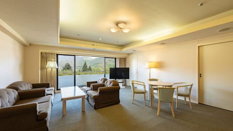 Suite, Non Smoking | Desk, laptop workspace, blackout drapes, free WiFi