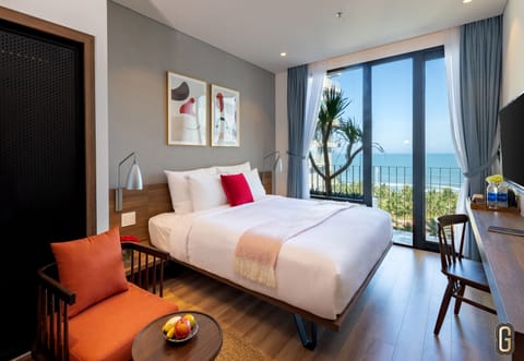 Deluxe Double Room, Sea View | In-room safe, desk, soundproofing, free WiFi