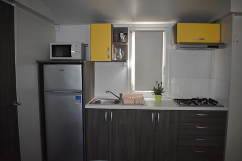 Holiday home Port 9 | Private kitchen | Fridge, microwave, stovetop, coffee/tea maker