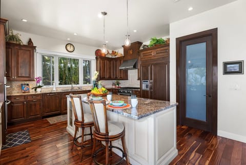 Fully equipped kitchenwith a Sub-Zero refrigerator/freezer, stainless steel 6-burner gas cooktop