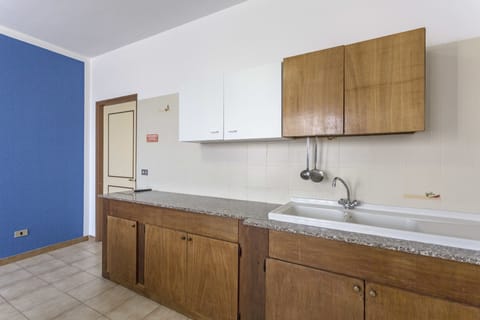 Apartment, 1 Bedroom | Private kitchen | Fridge, oven, stovetop, cookware/dishes/utensils