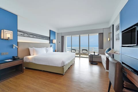 Grand Deluxe Ocean View | In-room safe, desk, soundproofing, free cribs/infant beds