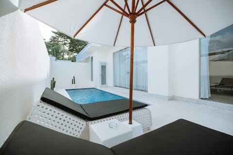 Outdoor pool, pool umbrellas, sun loungers