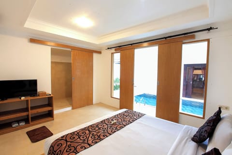 Family Double Room, 3 Bedrooms, Pool View | Minibar, in-room safe, desk, iron/ironing board