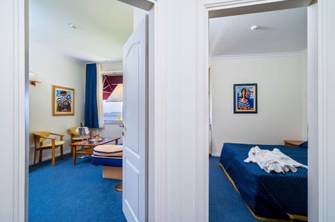 Junior Suite, Sea View | In-room safe, desk, free cribs/infant beds, free rollaway beds