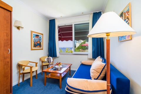 Junior Suite, Sea View | In-room safe, desk, free cribs/infant beds, free rollaway beds