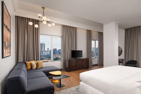 Junior Suite, 1 Bedroom | 1 bedroom, premium bedding, minibar, in-room safe