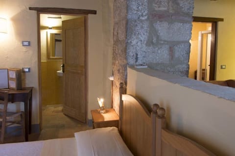 Hypo-allergenic bedding, in-room safe, individually decorated