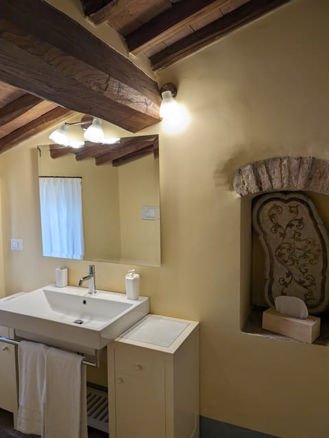 Comfort Double Room, Garden View | Bathroom | Hair dryer, bidet, towels, soap