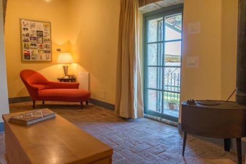 Hypo-allergenic bedding, in-room safe, individually decorated