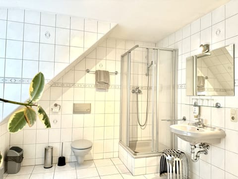 Classic Apartment, Private Bathroom, City View | Bathroom