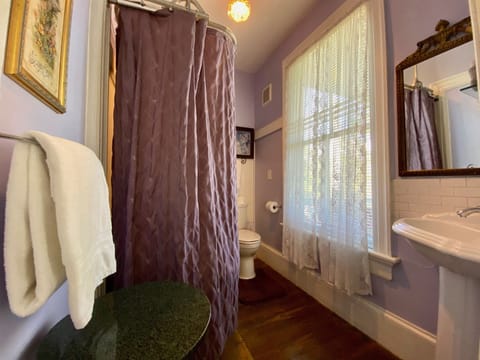 The Victoria | Bathroom | Hair dryer, towels