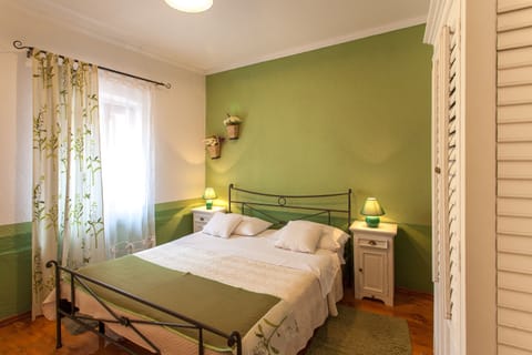 Standard Double Room | Pillowtop beds, desk, soundproofing, free WiFi