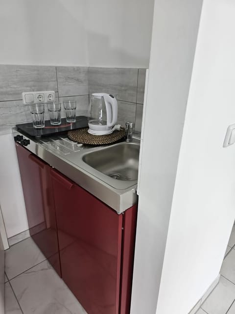 Triple Room, Accessible, Ensuite | Private kitchen