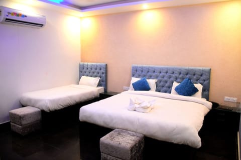 Superior Suite, Multiple Beds, Non Smoking | Rollaway beds, free WiFi