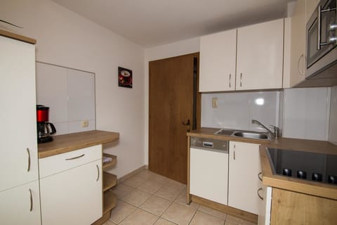 Apartment (Typ D) | Private kitchen | Fridge, microwave, oven, stovetop