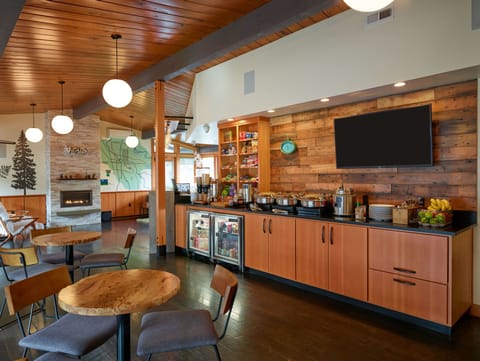 Free buffet breakfast on weekends