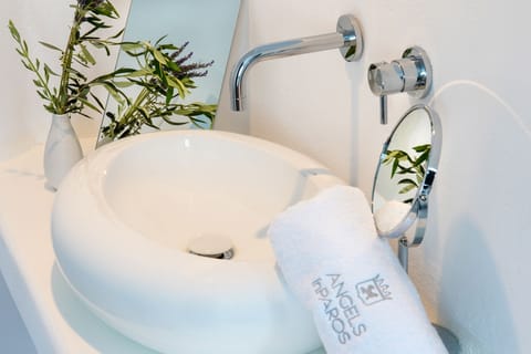 Executive Studio Suite, Sea View (Plus) | Bathroom sink