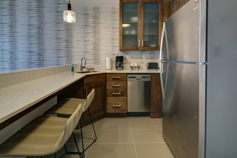 Full-size fridge, microwave, stovetop, dishwasher