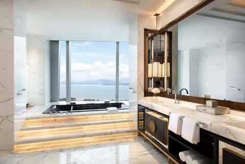 Presidential Suite | Bathroom | Separate tub and shower, eco-friendly toiletries, slippers, towels