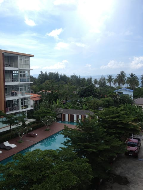 Sea and pool view