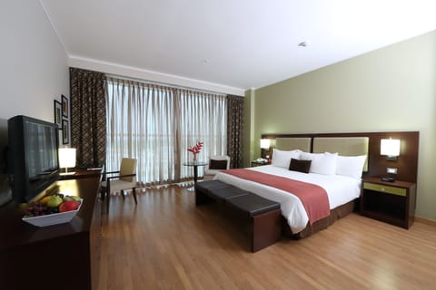 Master Suite, 1 King Bed | Premium bedding, minibar, in-room safe, desk