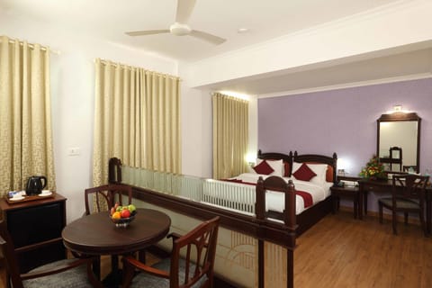 Deluxe Room | In-room safe, soundproofing, iron/ironing board, rollaway beds