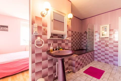 Classic Double Room, 1 Bedroom (Rose) | Individually decorated, individually furnished, blackout drapes