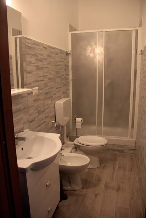 Quadruple Room, Sea View | Bathroom | Free toiletries, hair dryer, bathrobes, bidet