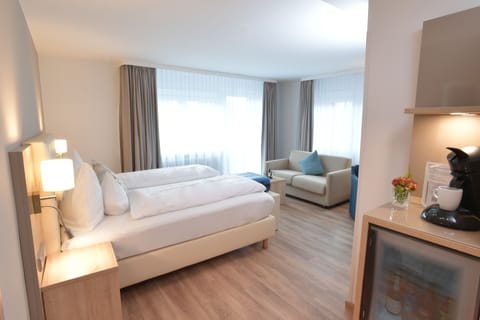 Deluxe Double Room | Living area | Flat-screen TV