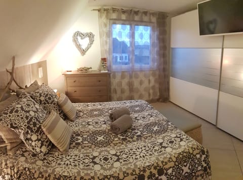 Deluxe Double Room, 1 King Bed, Garden View | Premium bedding, memory foam beds, individually decorated