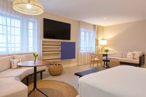 Loft Suite | Premium bedding, pillowtop beds, minibar, in-room safe