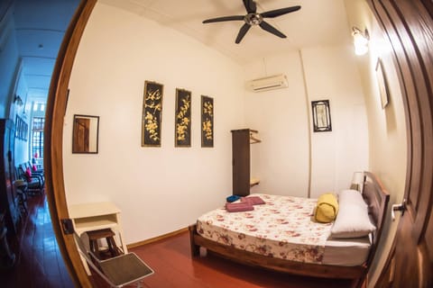 Classic Double Room, 1 Queen Bed, Non Smoking | Iron/ironing board, free WiFi, bed sheets