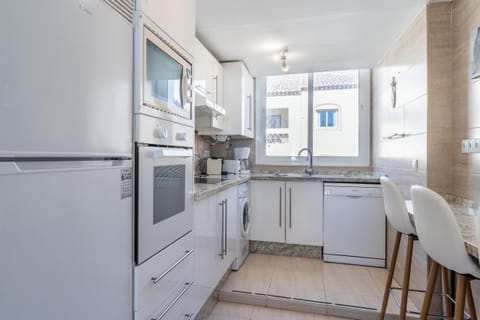 Kitchen. Independent. Modern. Doña Lola. Calahonda