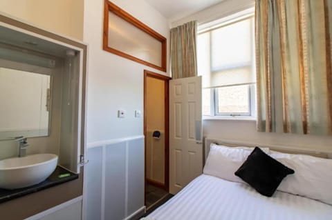 Standard Apartment, 1 Double Bed | Desk