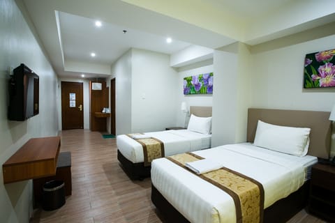 Deluxe Plus Twin Room, 2 Twin Beds, Accessible, Refrigerator | Free WiFi, bed sheets