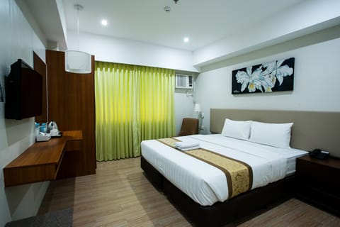 Deluxe Double Room, 1 Double Bed, Accessible, Refrigerator | Free WiFi, bed sheets
