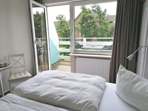 Comfort Double Room, 1 Queen Bed, Non Smoking, Garden View | Balcony