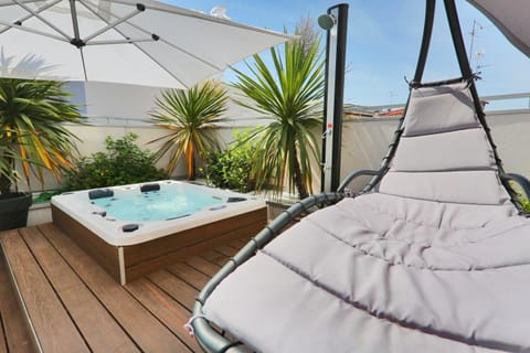 Deluxe Suite, Jetted Tub | Balcony