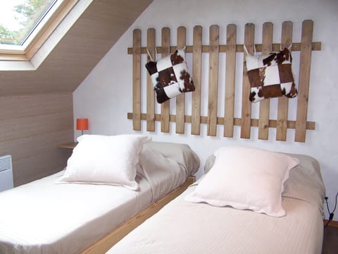 Room (La Laitière) | Individually decorated, individually furnished, soundproofing