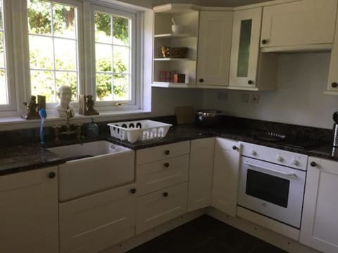 Cottage, 3 Bedrooms, Non Smoking, River View | Private kitchen | Fridge, microwave, oven, stovetop