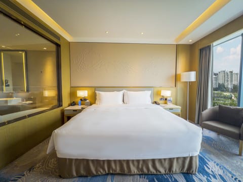 Deluxe Room, 1 King Bed, Smoking, City View | Minibar, in-room safe, desk, laptop workspace