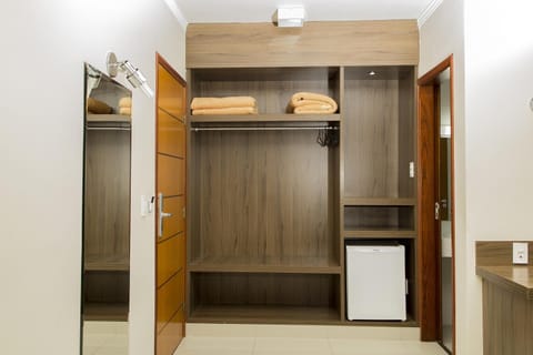 Triple Room | Minibar, desk, blackout drapes, free WiFi