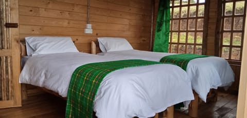 Chalet, 3 Bedrooms | Desk, free WiFi, bed sheets