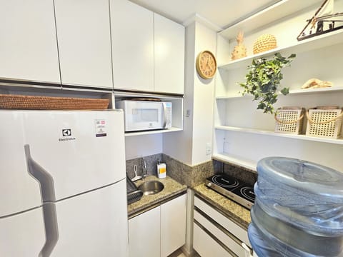 Comfort Apartment | Private kitchen | Fridge, microwave, electric kettle, cookware/dishes/utensils